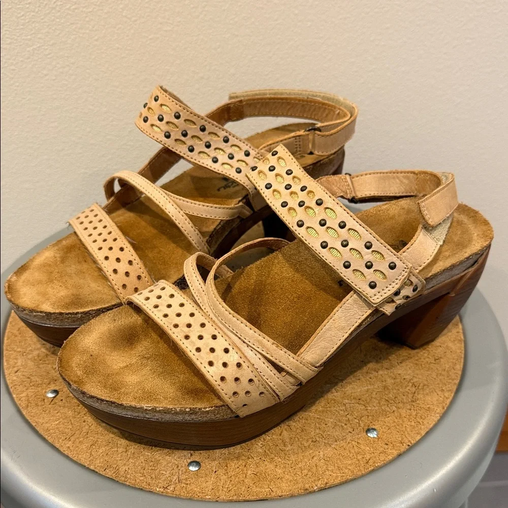 Women's Relate Biscuit Leather Sandals